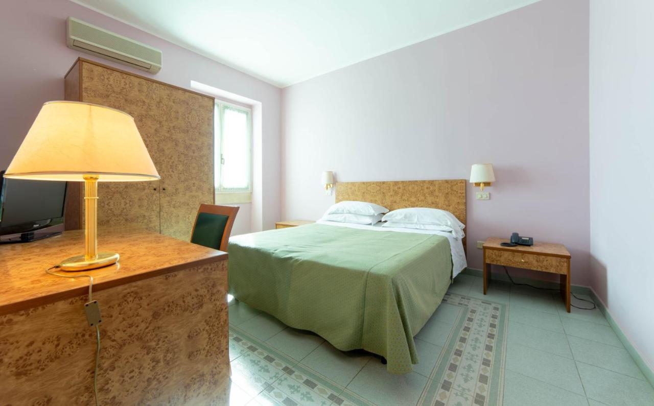 Hotel Antica Masseria Li Sauli 3*